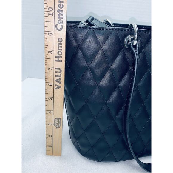 Guess Quilted Tote Purse Black Silver Faux Leather Pockets Slots Zipper Top EUC - Picture 14 of 16
